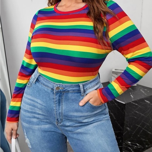 TOP NWOT - Picture 2 of 7